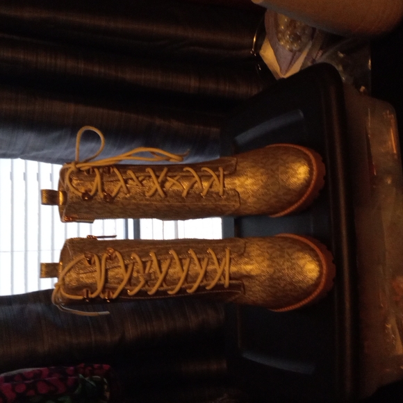 Brand new Michael Kors Boots size 9. Gold in color - Picture 2 of 3